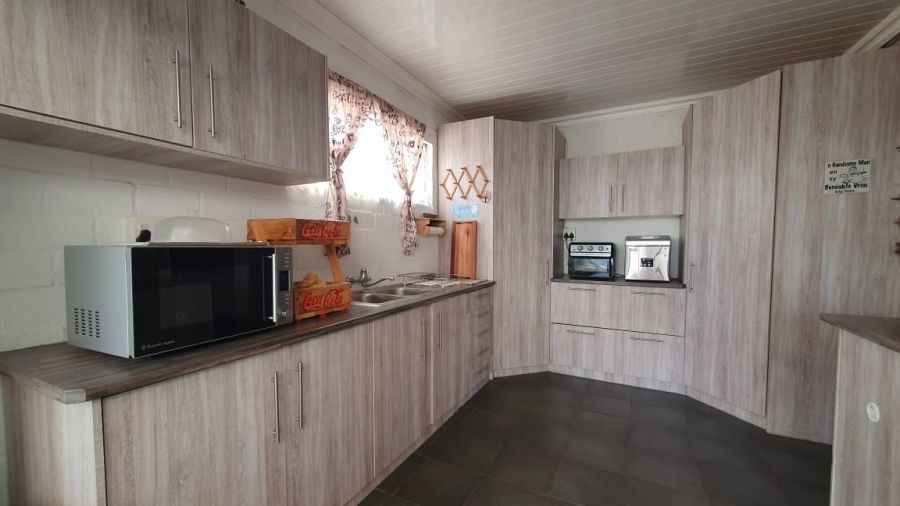 5 Bedroom Property for Sale in Britannia Bay Western Cape